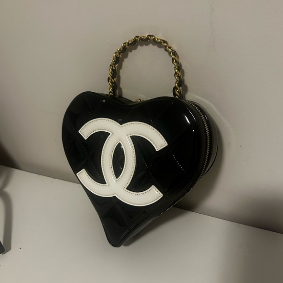 ๐๐ปSOLD๐๐ป Chanel Heart Bag - Picture 3 of 12